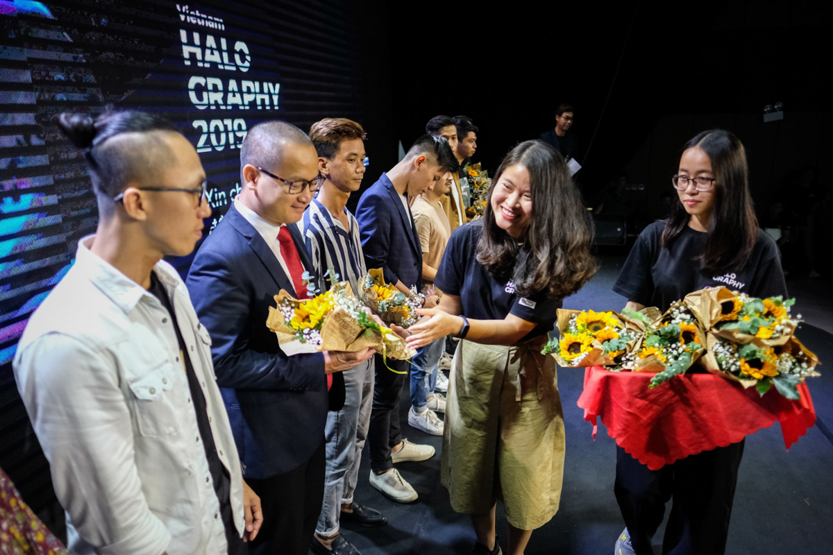 Gala Vietnam Halography 2019: Arena Multimedia trao tặng 2 suất học bổng 65 triệu cho đội vô địch Halo Race hạng mục Graphic