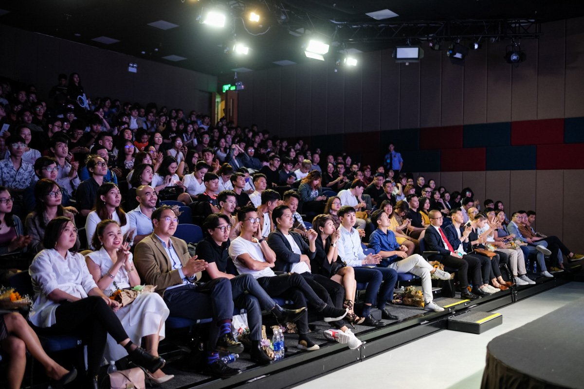 Gala Vietnam Halography 2019: Arena Multimedia trao tặng 2 suất học bổng 65 triệu cho đội vô địch Halo Race hạng mục Graphic