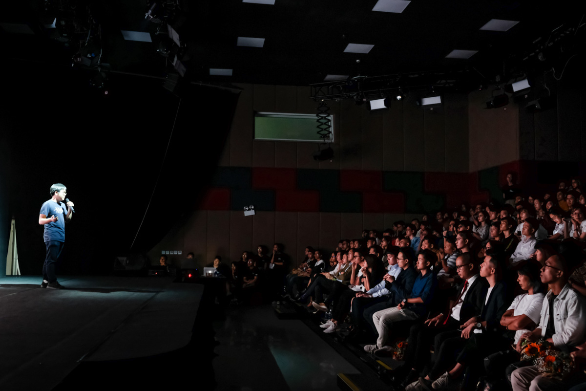 Gala Vietnam Halography 2019: Arena Multimedia trao tặng 2 suất học bổng 65 triệu cho đội vô địch Halo Race hạng mục Graphic