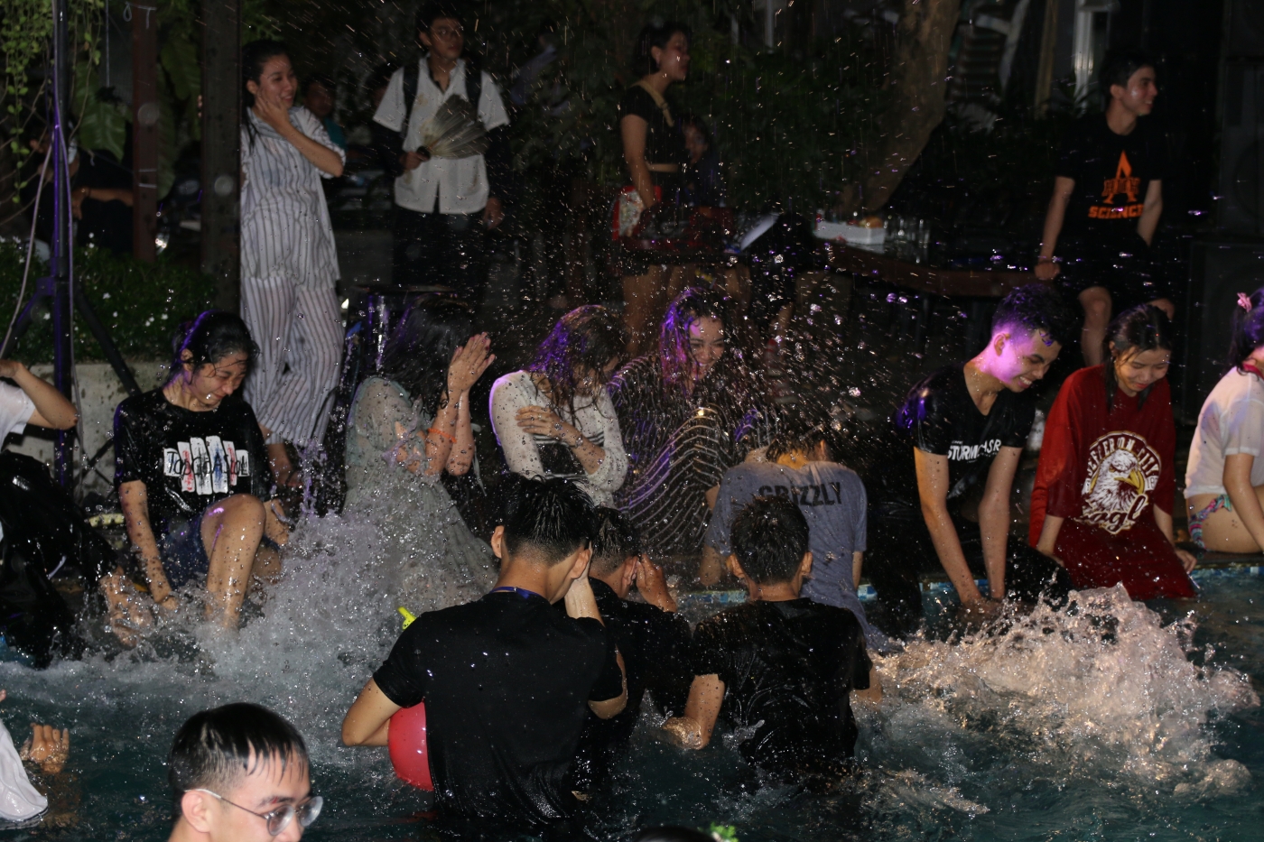 “Bảy hoàng tử” đã trở về Địa ngục sau một đêm vật vã cùng Arenaites “Bảy hoàng tử” đã trở về Địa ngục sau một đêm vật vã cùng Arenaites