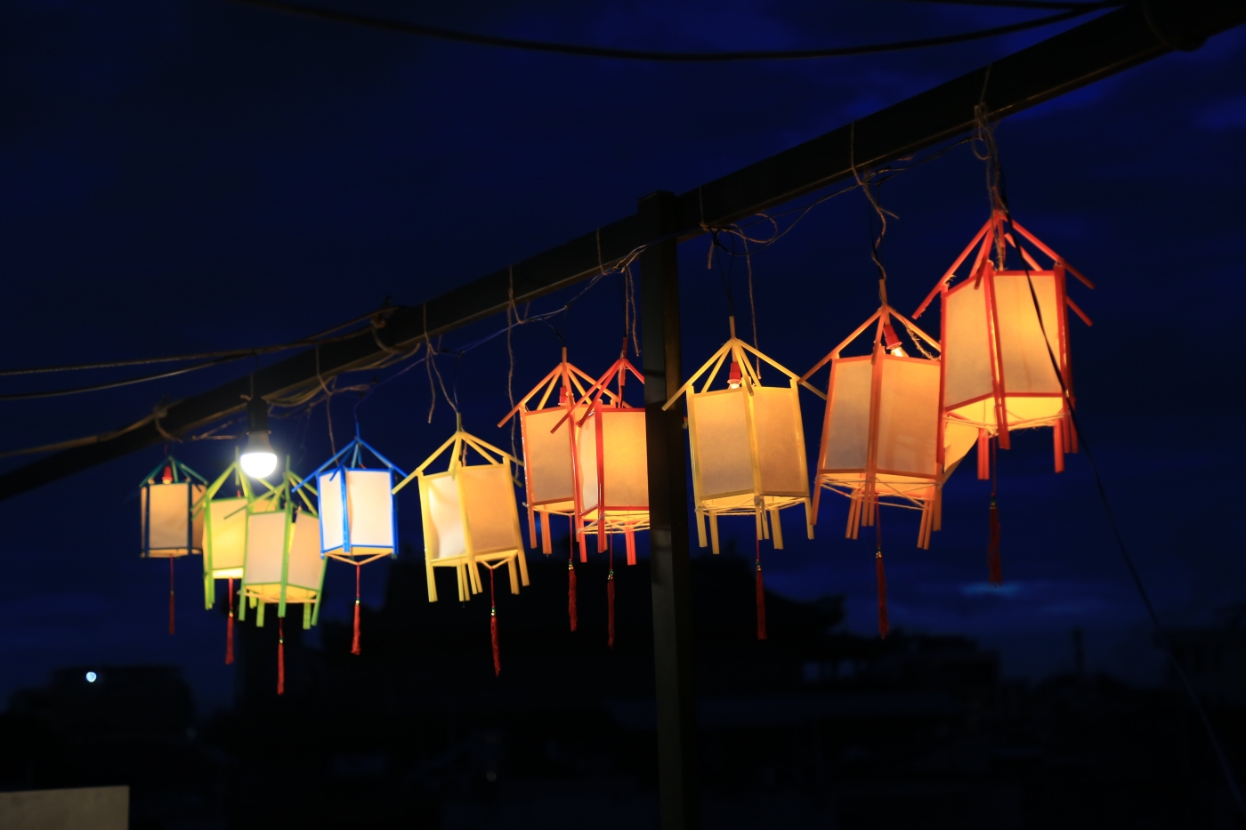 Trăng Thương… yêu thương cho đi, nhận lại nụ cười Trăng Thương… yêu thương cho đi, nhận lại nụ cười