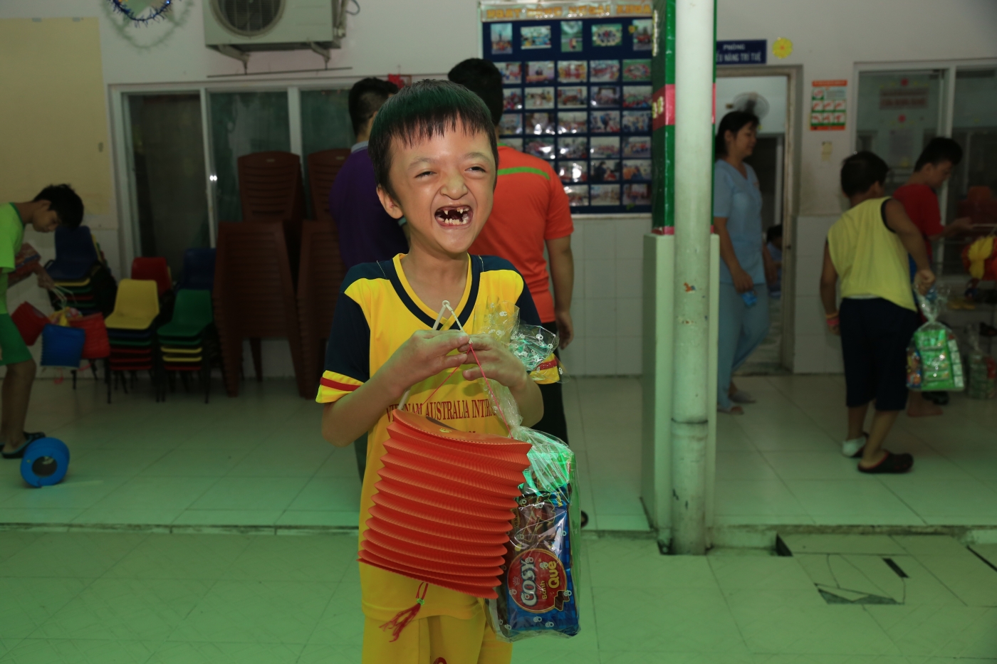 Trăng Thương… yêu thương cho đi, nhận lại nụ cười Trăng Thương… yêu thương cho đi, nhận lại nụ cười