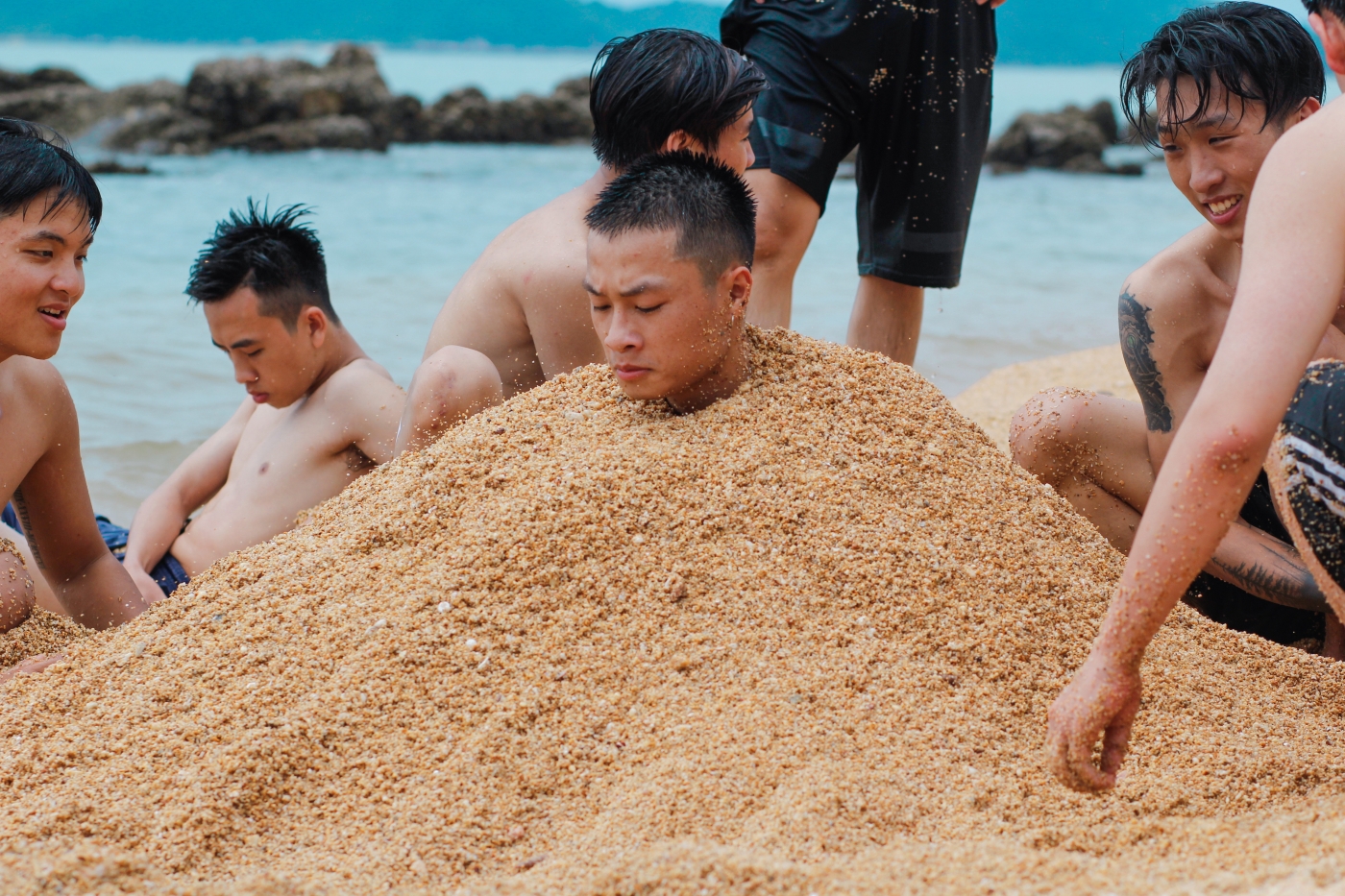 Sống lại ký ức tuổi thơ với những trò tinh nghịch