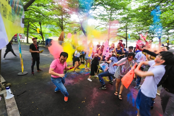 Ngoại khóa Arena Multicolor: “Lần đầu làm chuyện ấy” cùng các tân binh Arenaites Ngoại khóa Arena Multicolor: “Lần đầu làm chuyện ấy” cùng các tân binh Arenaites