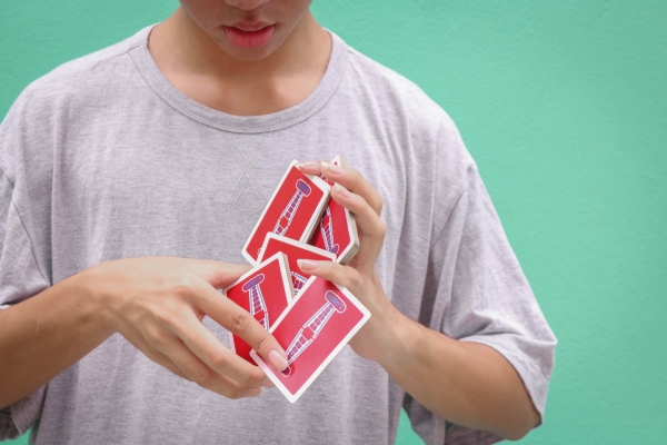 Bài dự thi “Chúng Ta Phá Cách”: Cardistry (Nguyễn Xuân Hoàng)