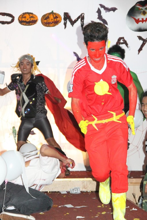 Những gương mặt không thể không ngoái nhìn trong Ngày tận thế halloween