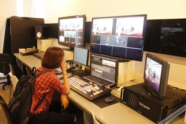 “Đột nhập” FBNC – trải nghiệm tuyệt vời từ kênh kinh tế hàng đầu Việt Nam arena-multimedia-tham-quan-fbnc-04