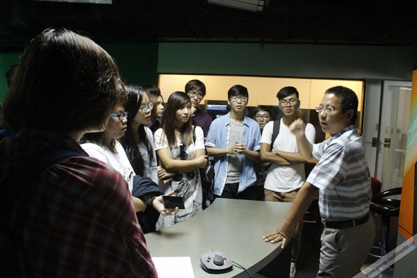“Đột nhập” FBNC – trải nghiệm tuyệt vời từ kênh kinh tế hàng đầu Việt Nam arena-multimedia-tham-quan-fbnc-05