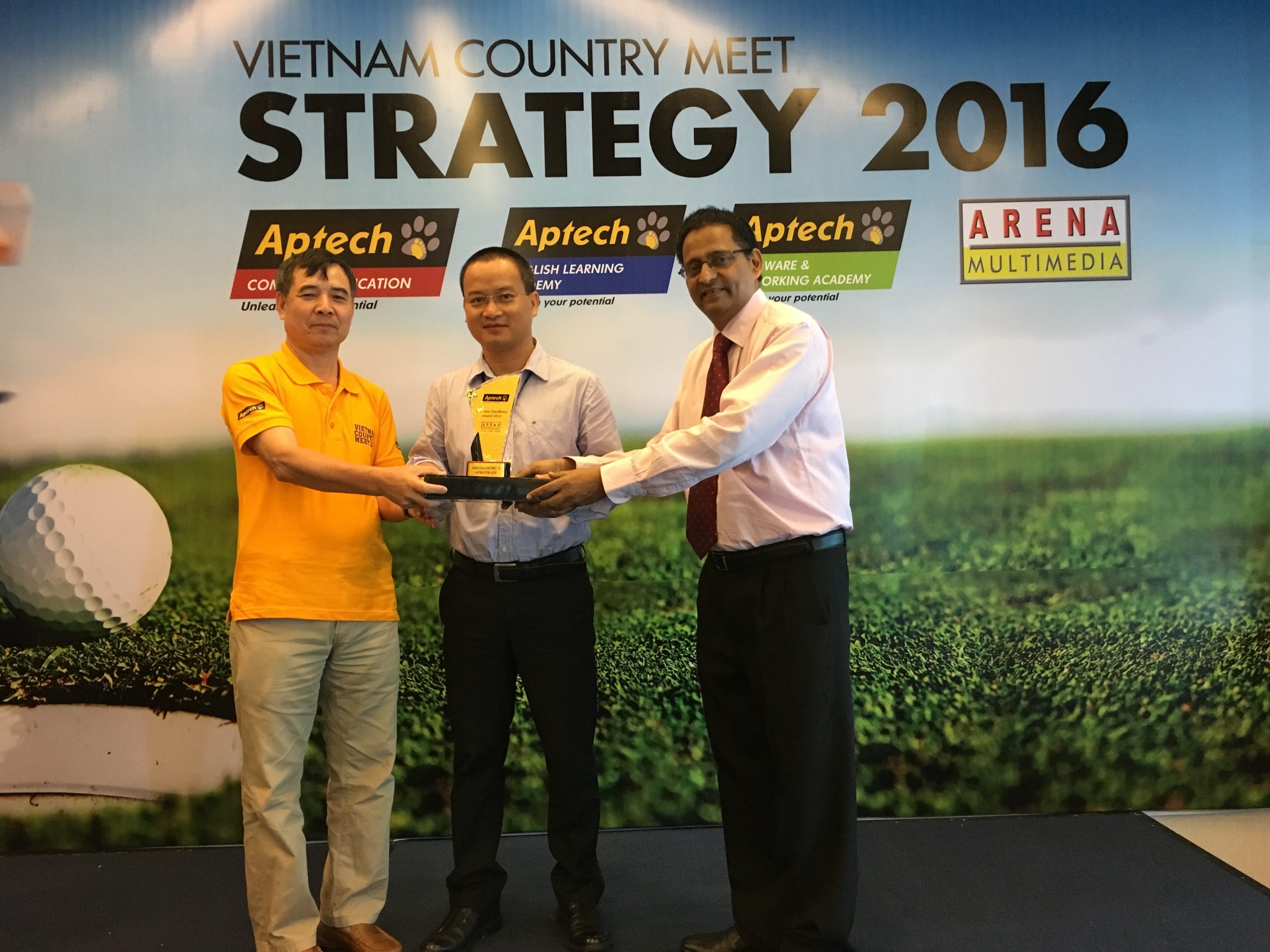 Arena Multimedia liên tiếp 3 năm nhận giải thưởng toàn cầu và những điều đáng nhớ 2015