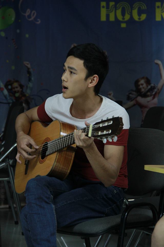 Buoi-hen-ho-dau-tien-của-CLB-Guitar Anh-Ba-truong-CLB