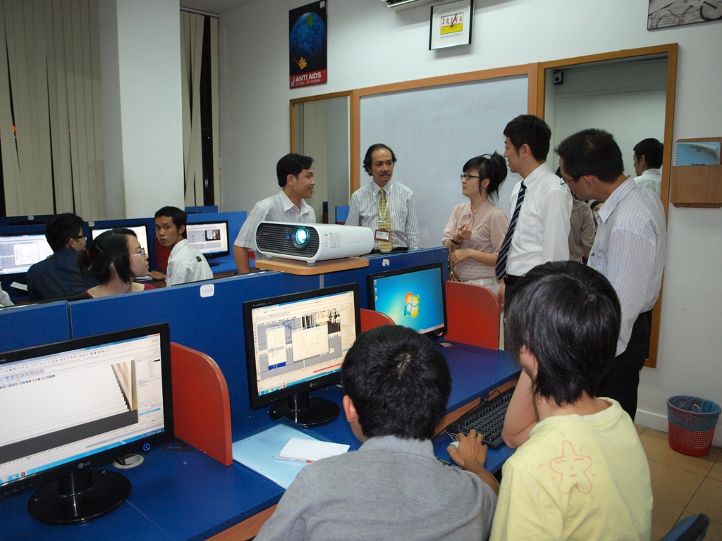 Digital Works đến thăm trường Arena Multimedia