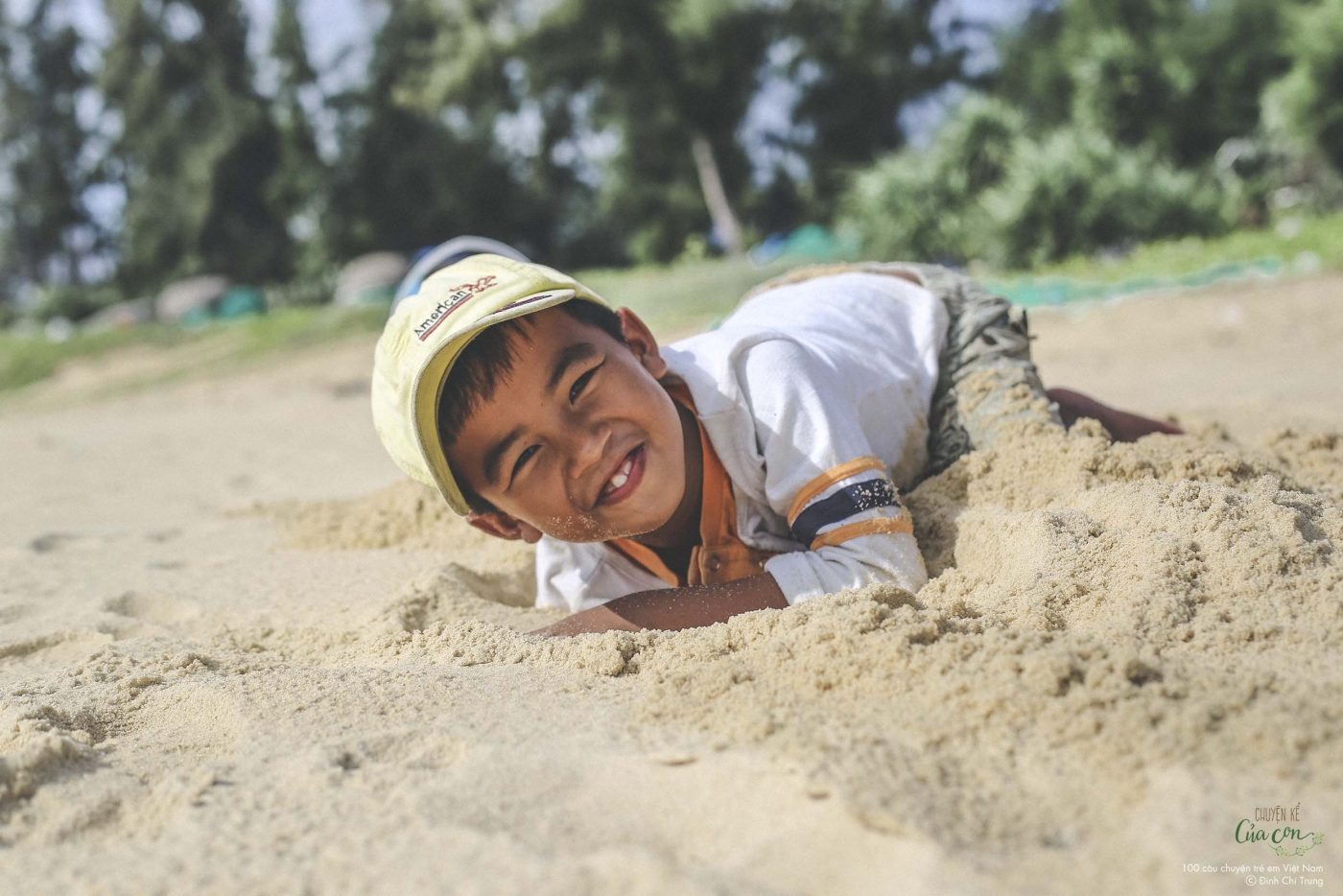 Việc bắt còng tưởng như là một thú vui của bọn trẻ nhưng thật ra cũng phải cần một số kỹ năng Việc bắt còng tưởng như là một thú vui của bọn trẻ nhưng thật ra cũng phải cần một số kỹ năng