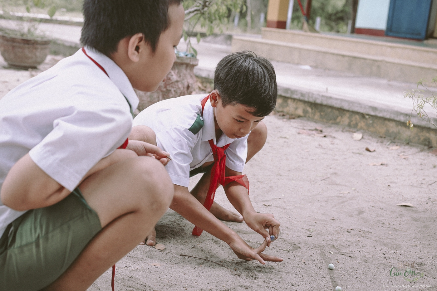 lớn tuổi hơn các bạn cùng lớp