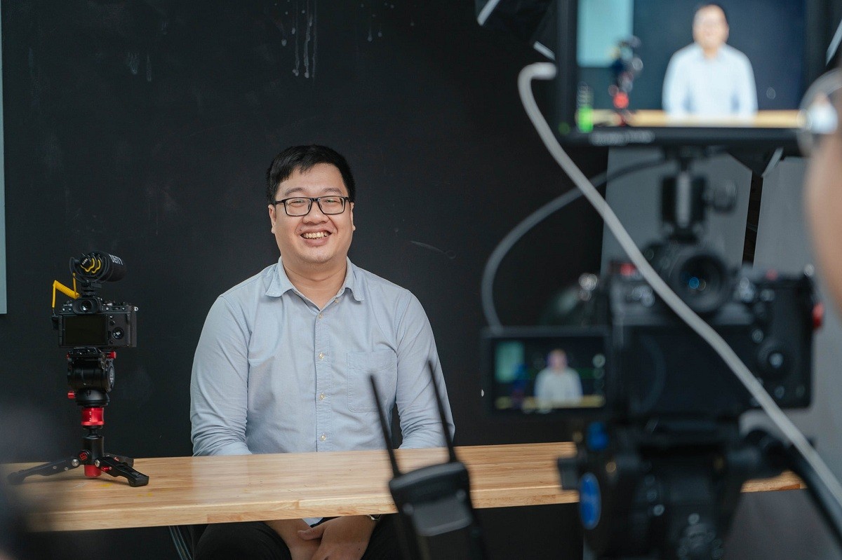Become A Vlogger: 3 yếu tố để bắt đầu hành trình xây dựng kênh Youtube của bạn