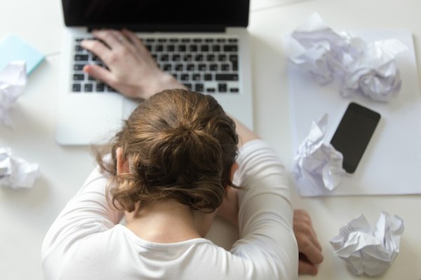 Tự học thiết kế đồ họa tốn kém và áp lực