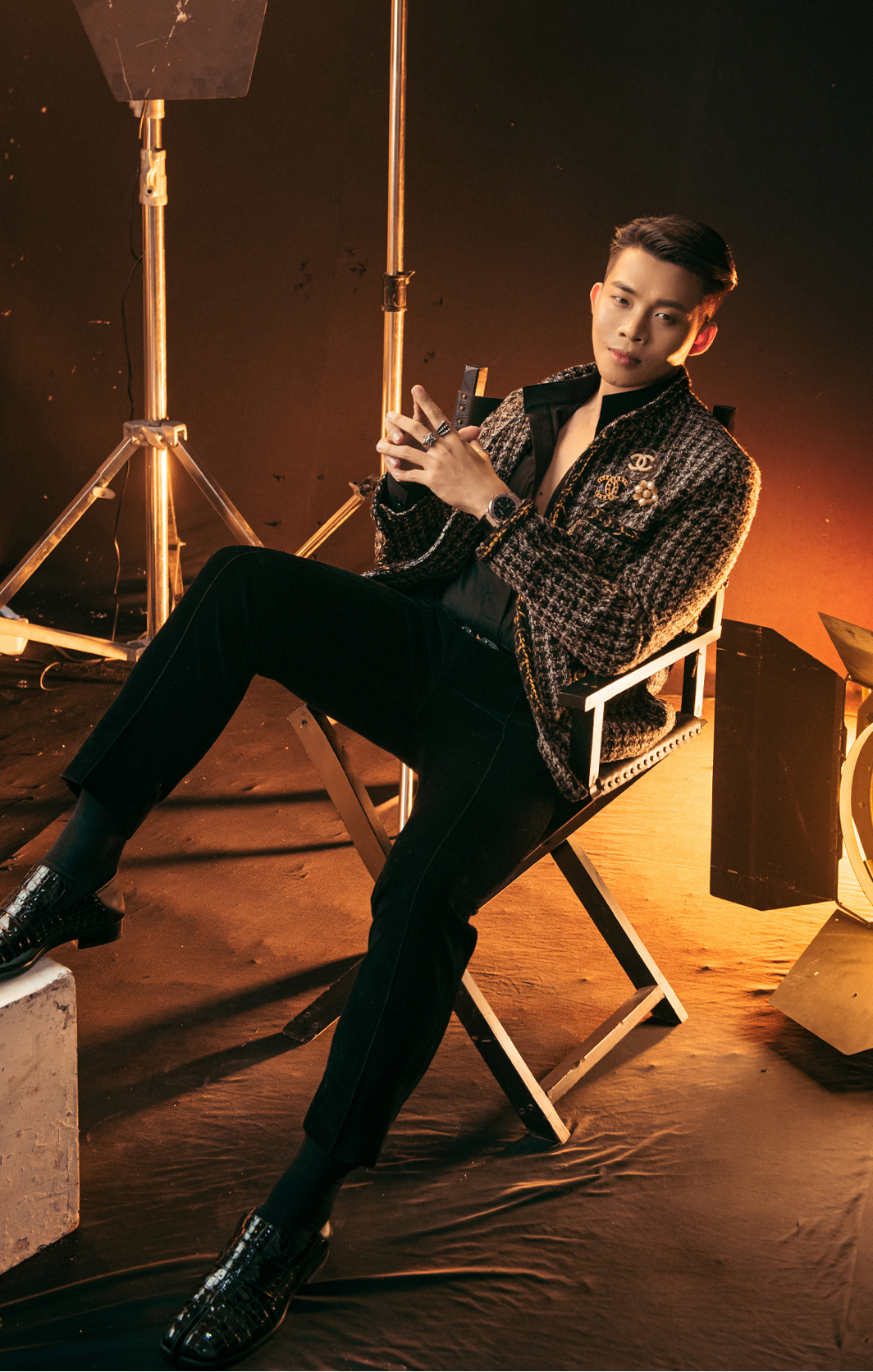 Stylist Trần Đạt: Sự nghiệp 10 năm và niềm đam mê được "nuôi" từ những trang báo cũ