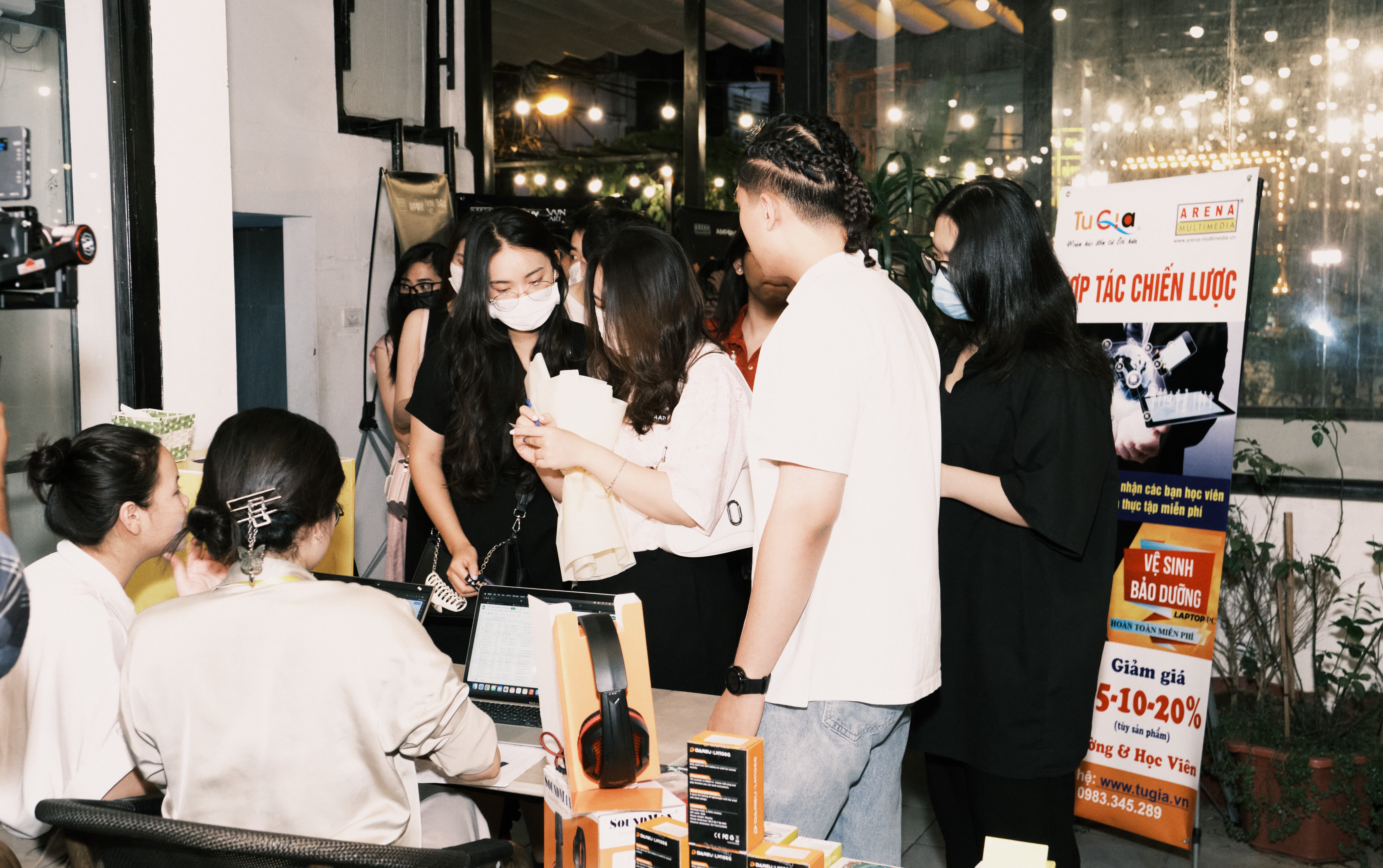 Đêm nhạc "Vì Show": Khi âm nhạc được cất lên vì nhau