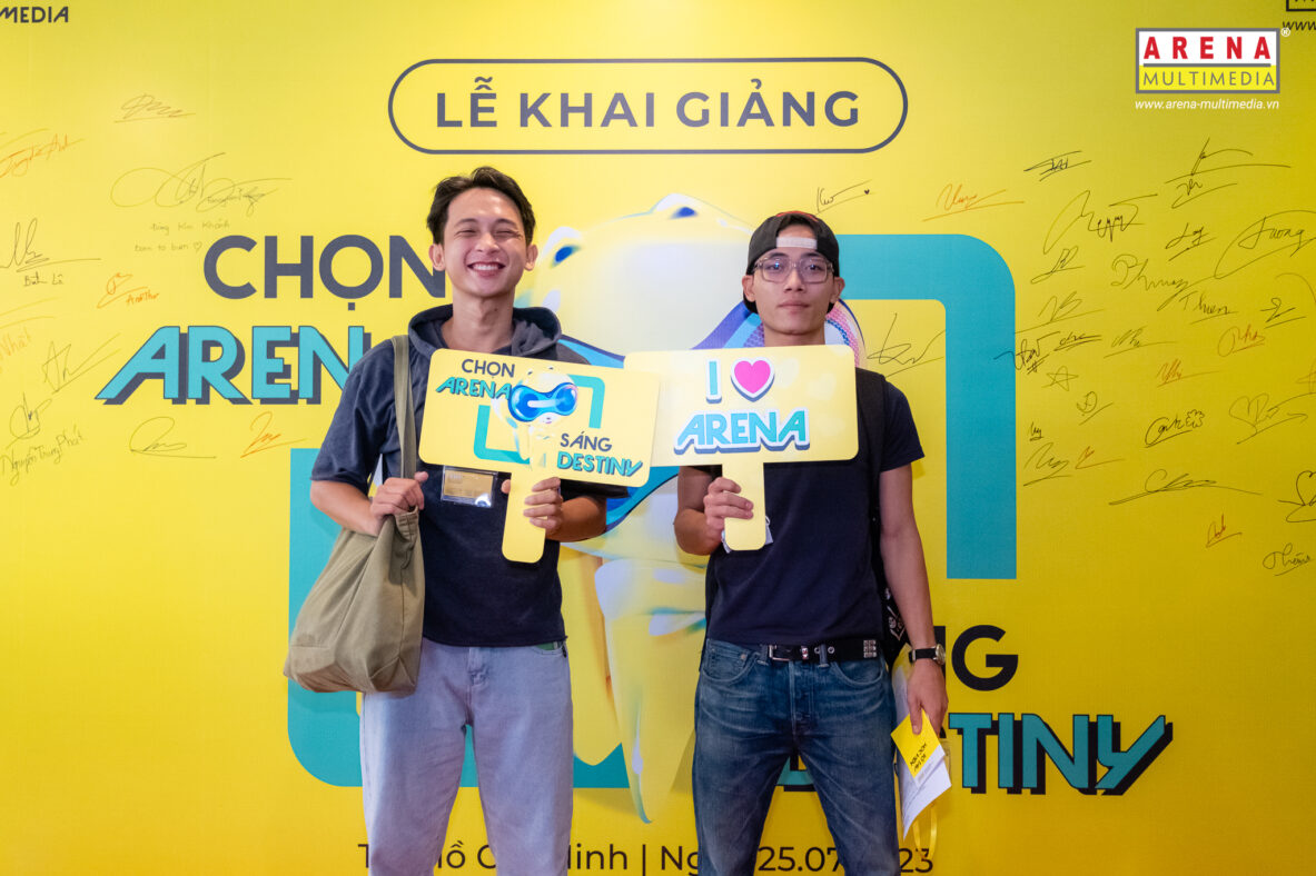 Học sinh và phụ huynh tìm hiểu cơ hội liên thông du học ĐH Quốc tế ngành Sáng tạo
