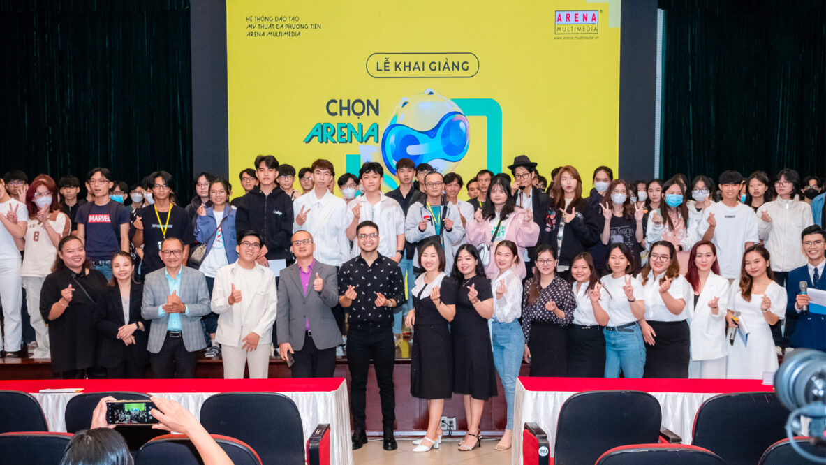 Học sinh và phụ huynh tìm hiểu cơ hội liên thông du học ĐH Quốc tế ngành Sáng tạo