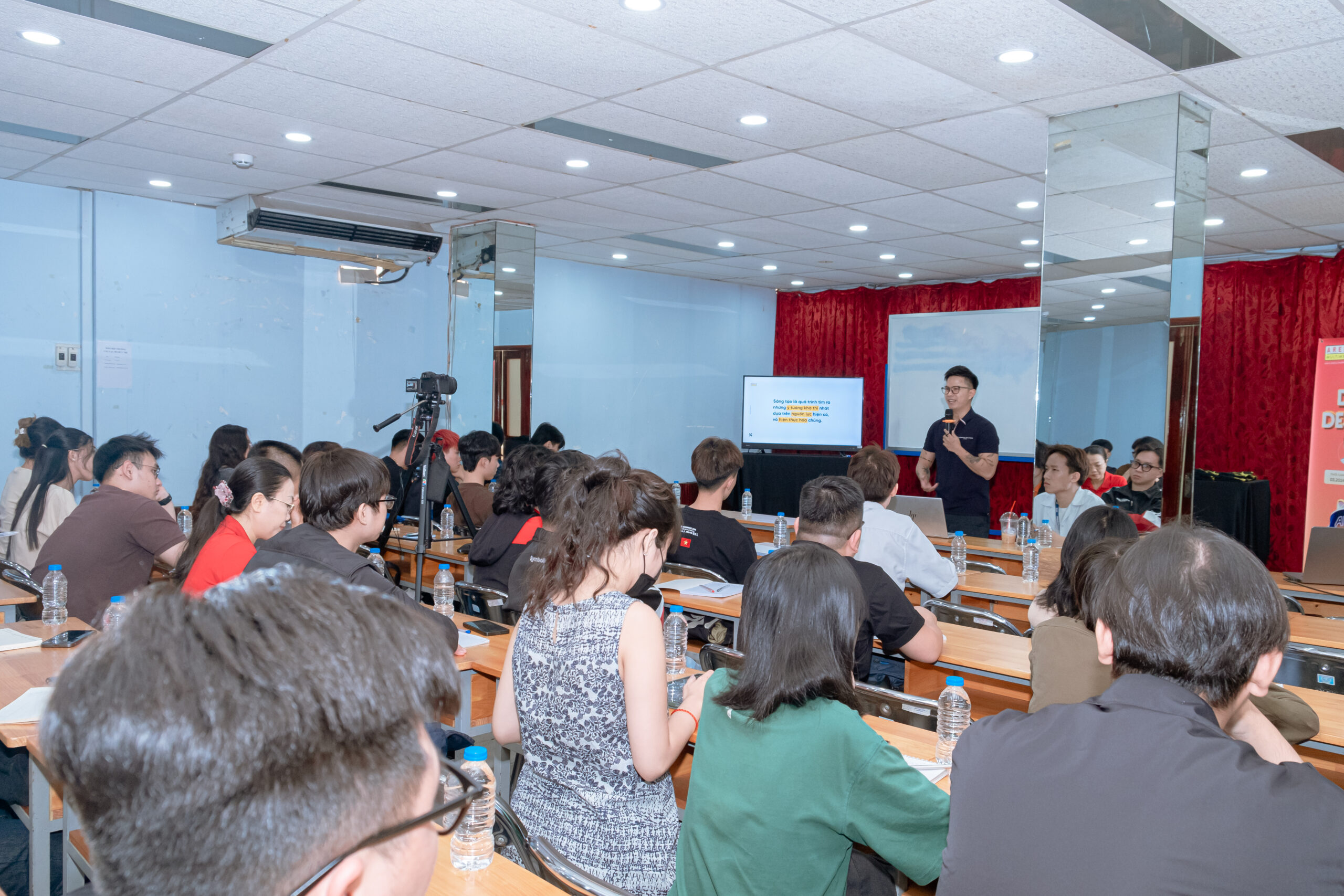 Creative Coach Hoàng Nguyễn: “Thái độ là yếu tố cơ bản để bắt đầu một hành trình sáng tạo bền vững”
