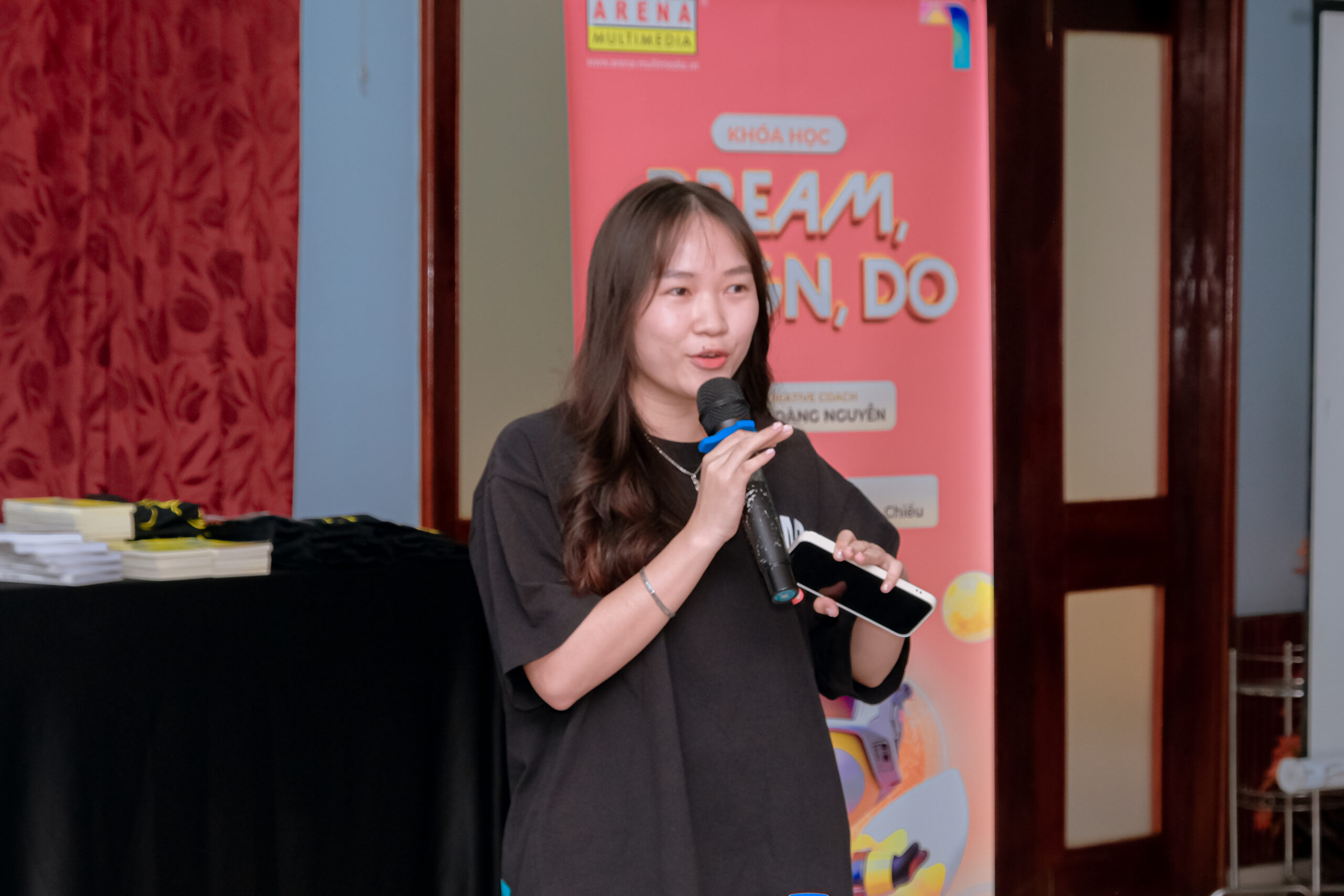 Creative Coach Hoàng Nguyễn: “Thái độ là yếu tố cơ bản để bắt đầu một hành trình sáng tạo bền vững”