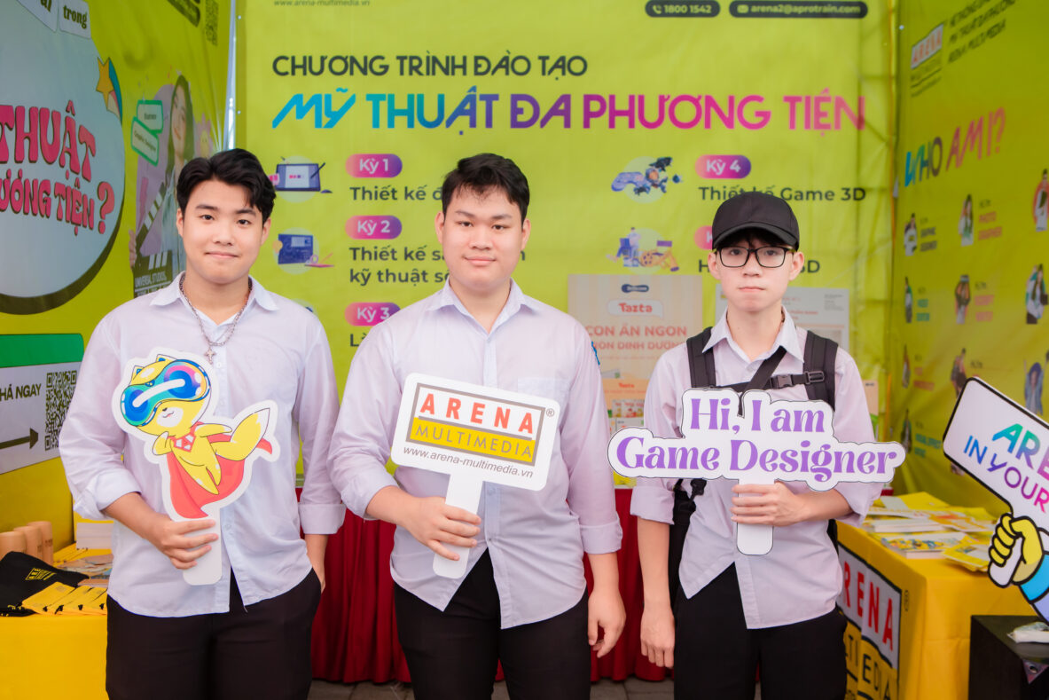 Thứ trưởng Bộ Lao động – Thương binh và Xã hội ghé thăm gian hàng của Arena Multimedia