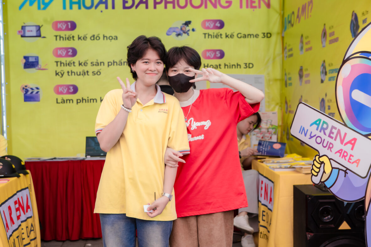 Thứ trưởng Bộ Lao động – Thương binh và Xã hội ghé thăm gian hàng của Arena Multimedia