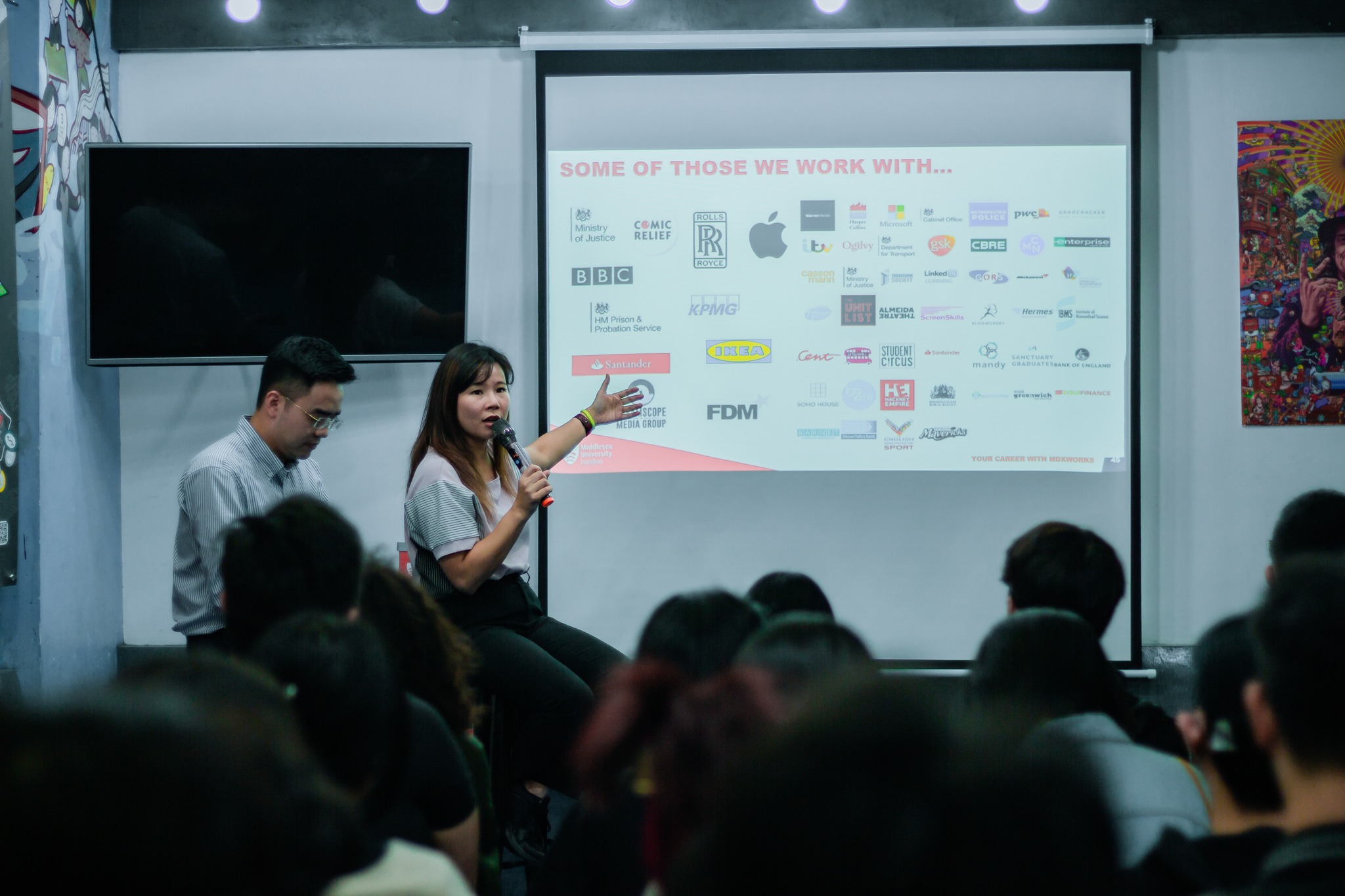 Sở hữu bằng cử nhân nghệ thuật tại Middlesex University (UK) với mô hình 2+1 từ Arena Multimedia, tiết kiệm đến 2 tỷ VNĐ