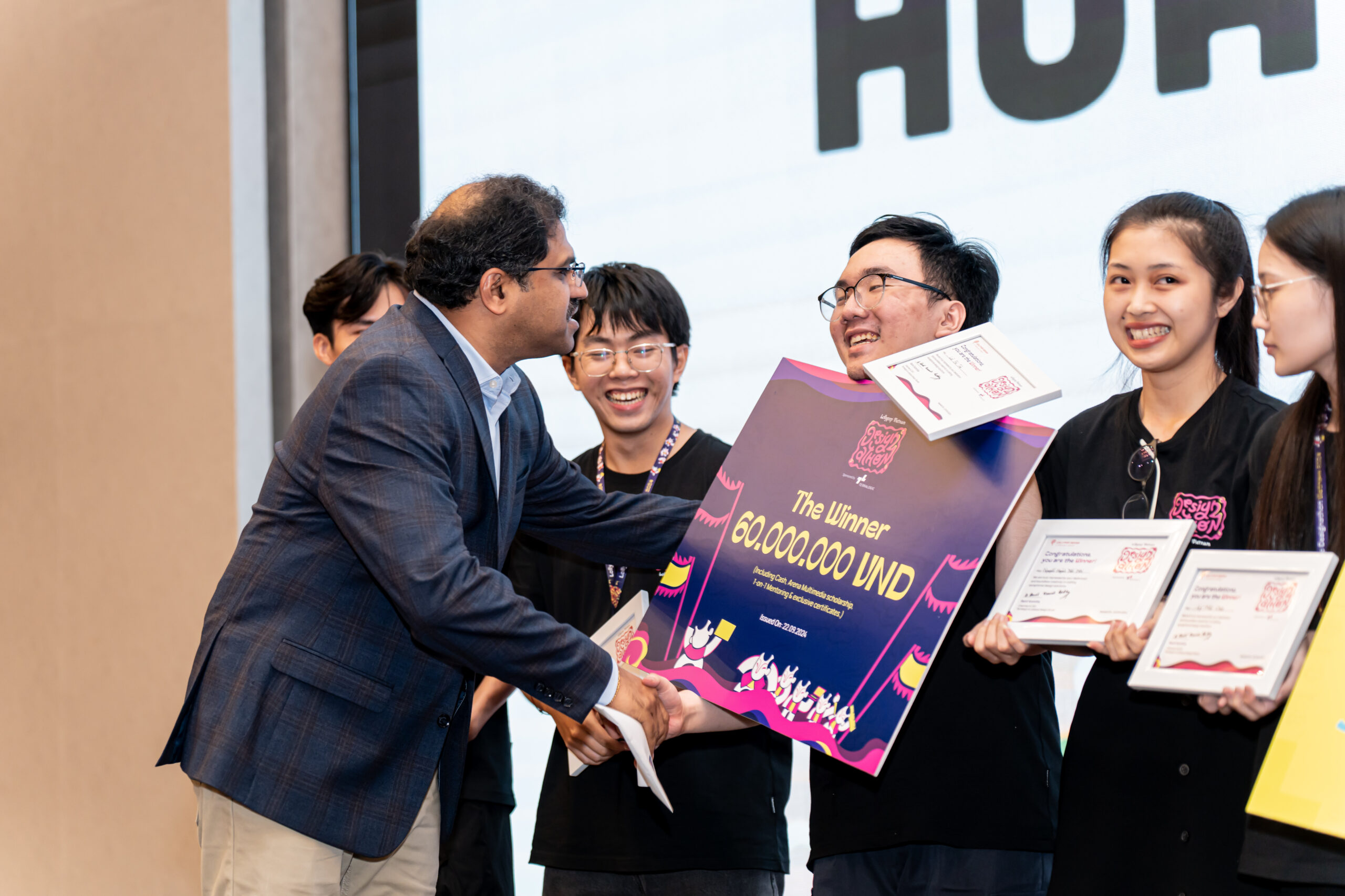 “Bật mí” bí quyết chinh phục cuộc đua sáng tạo 24h từ hai nhà vô địch Designathon 2024
