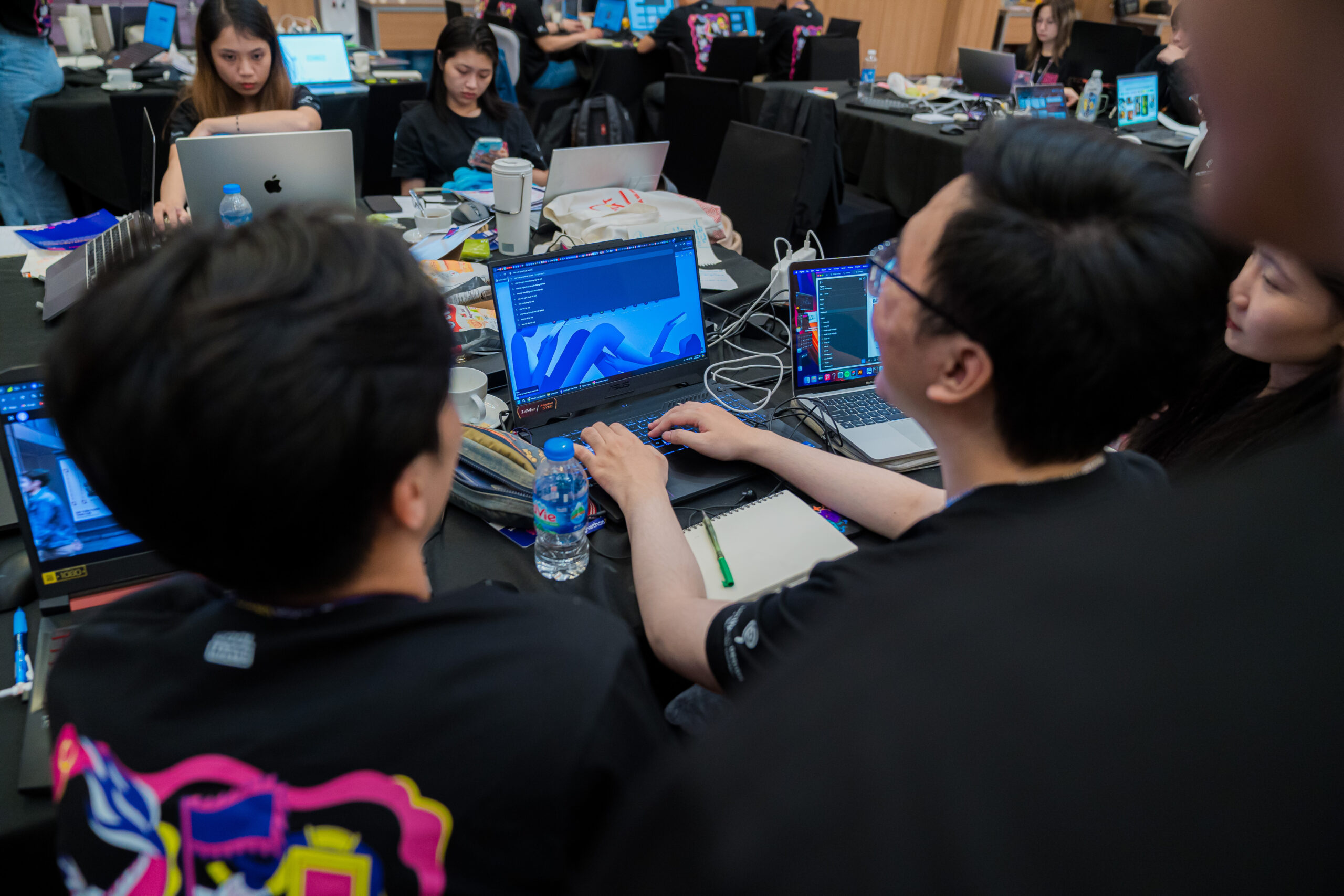 “Bật mí” bí quyết chinh phục cuộc đua sáng tạo 24h từ hai nhà vô địch Designathon 2024