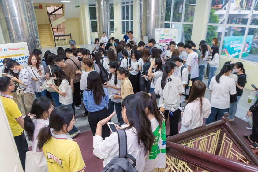 Gặp gỡ hơn 300 bạn sinh viên Học viện Tài chính tại Tọa đàm hướng nghiệp: Trường học hay Trường đời