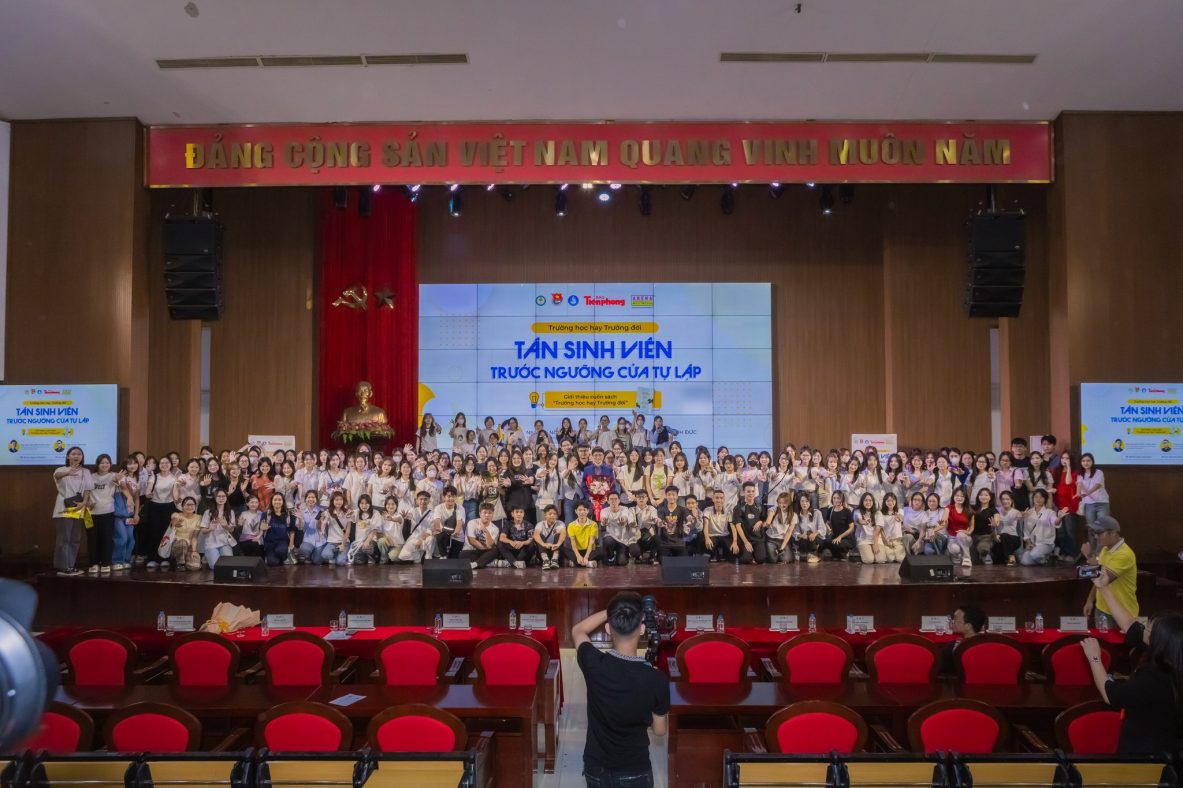 Gặp gỡ hơn 300 bạn sinh viên Học viện Tài chính tại Tọa đàm hướng nghiệp: Trường học hay Trường đời