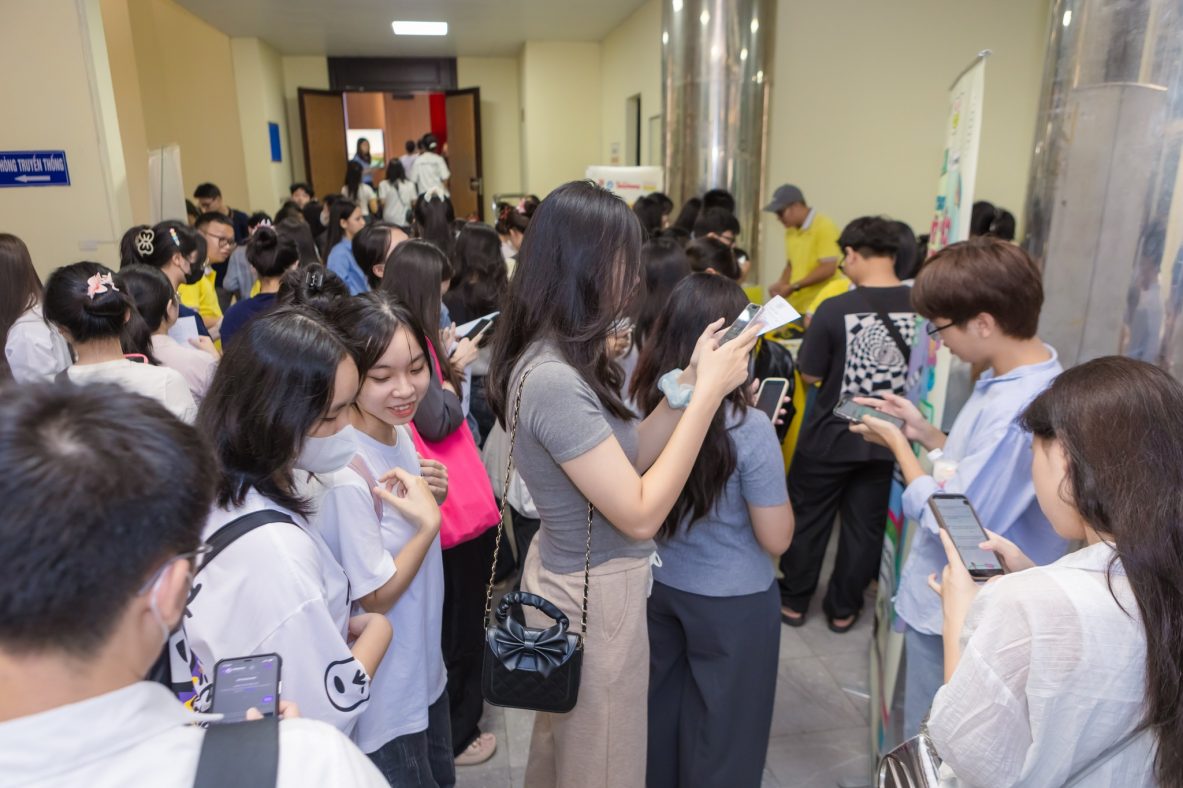 Gặp gỡ hơn 300 bạn sinh viên Học viện Tài chính tại Tọa đàm hướng nghiệp: Trường học hay Trường đời