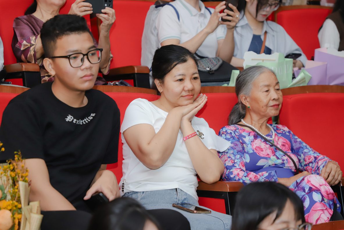 Lễ tốt nghiệp niên khóa 2021 - 2024: Trạm dừng chân của chuyến đi thanh xuân