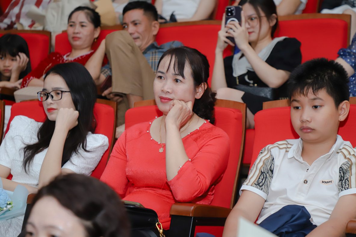 Lễ tốt nghiệp niên khóa 2021 - 2024: Trạm dừng chân của chuyến đi thanh xuân
