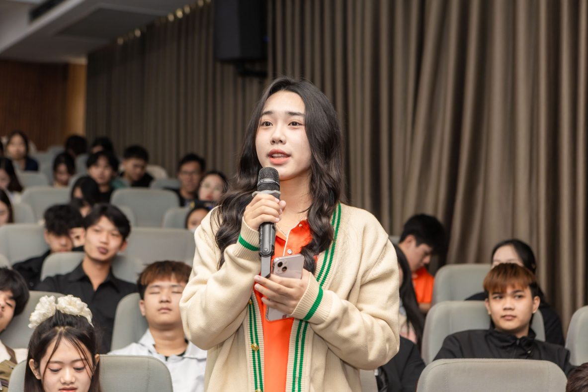 Tọa đàm: Trường học hay Trường đời cùng sinh viên trường Đại học Đại Nam