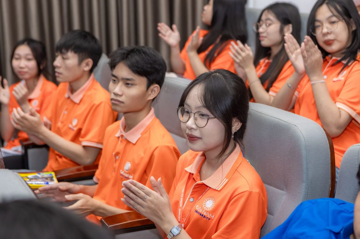 Tọa đàm: Trường học hay Trường đời cùng sinh viên trường Đại học Đại Nam