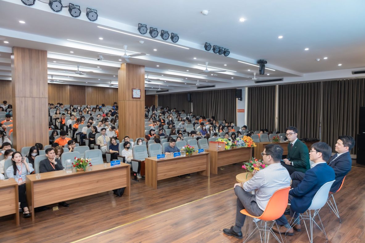 Tọa đàm: Trường học hay Trường đời cùng sinh viên trường Đại học Đại Nam