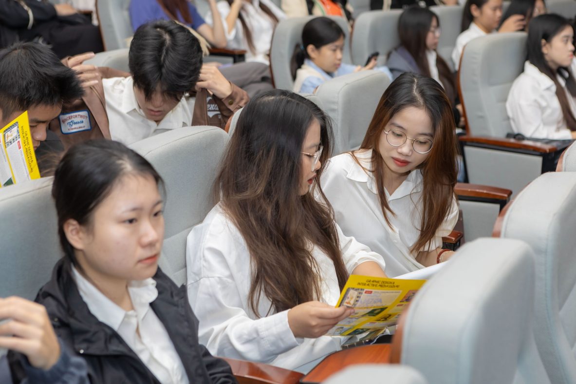 Tọa đàm: Trường học hay Trường đời cùng sinh viên trường Đại học Đại Nam