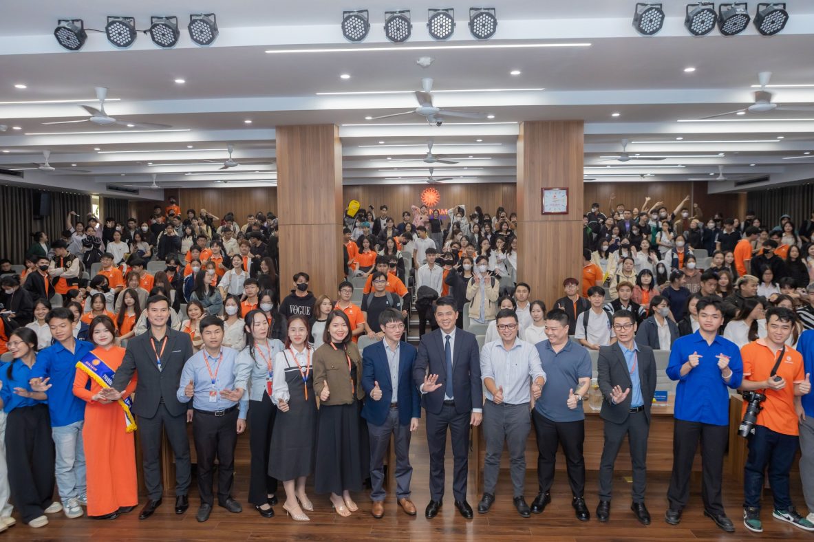 Tọa đàm: Trường học hay Trường đời cùng sinh viên trường Đại học Đại Nam