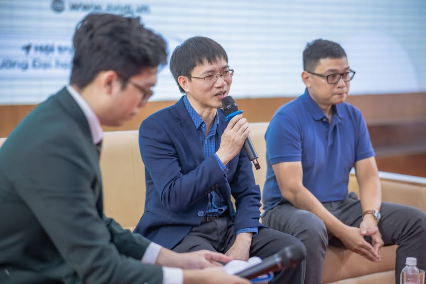 “Đột nhập” trường Đại học Thương Mại - Gặp gỡ những người trẻ nhiều nỗi lo