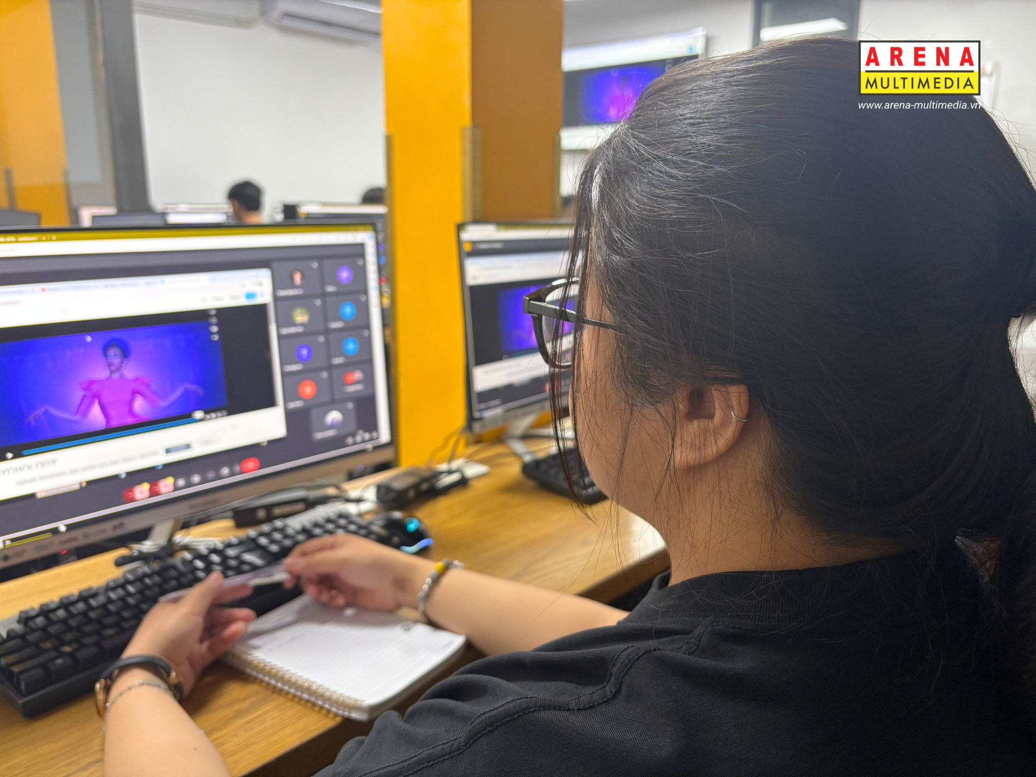 Bật mí nghệ thuật điểm sắc trong video: Khi mỗi nét màu biết kể một câu chuyện riêng