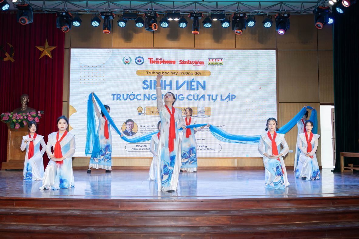 Trường học hay Trường đời: Hành trang nào cho sinh viên trước ngưỡng cửa tự lập?
