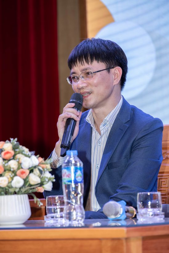 Trường học hay Trường đời: Hành trang nào cho sinh viên trước ngưỡng cửa tự lập?