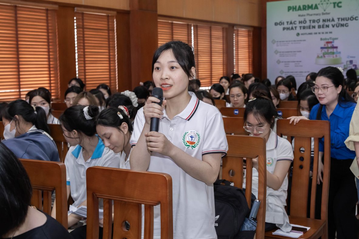 Trường học hay Trường đời: Hành trang nào cho sinh viên trước ngưỡng cửa tự lập?