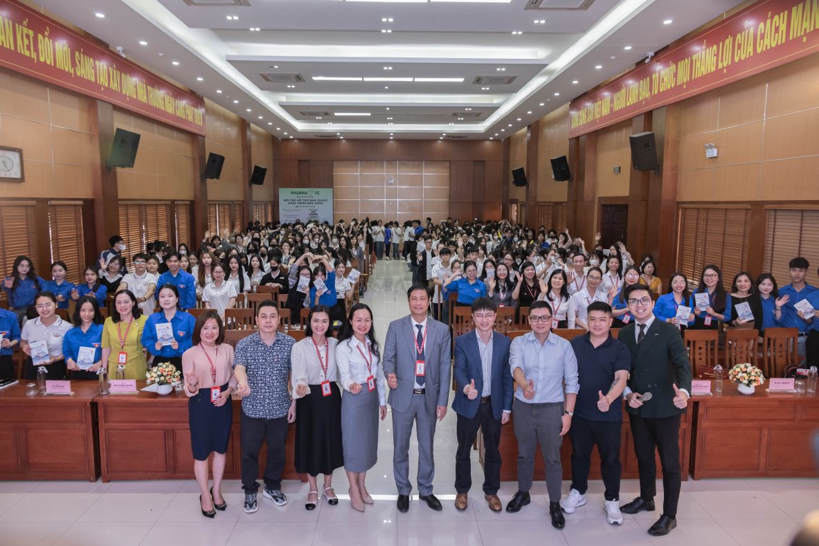 Trường học hay Trường đời: Hành trang nào cho sinh viên trước ngưỡng cửa tự lập?