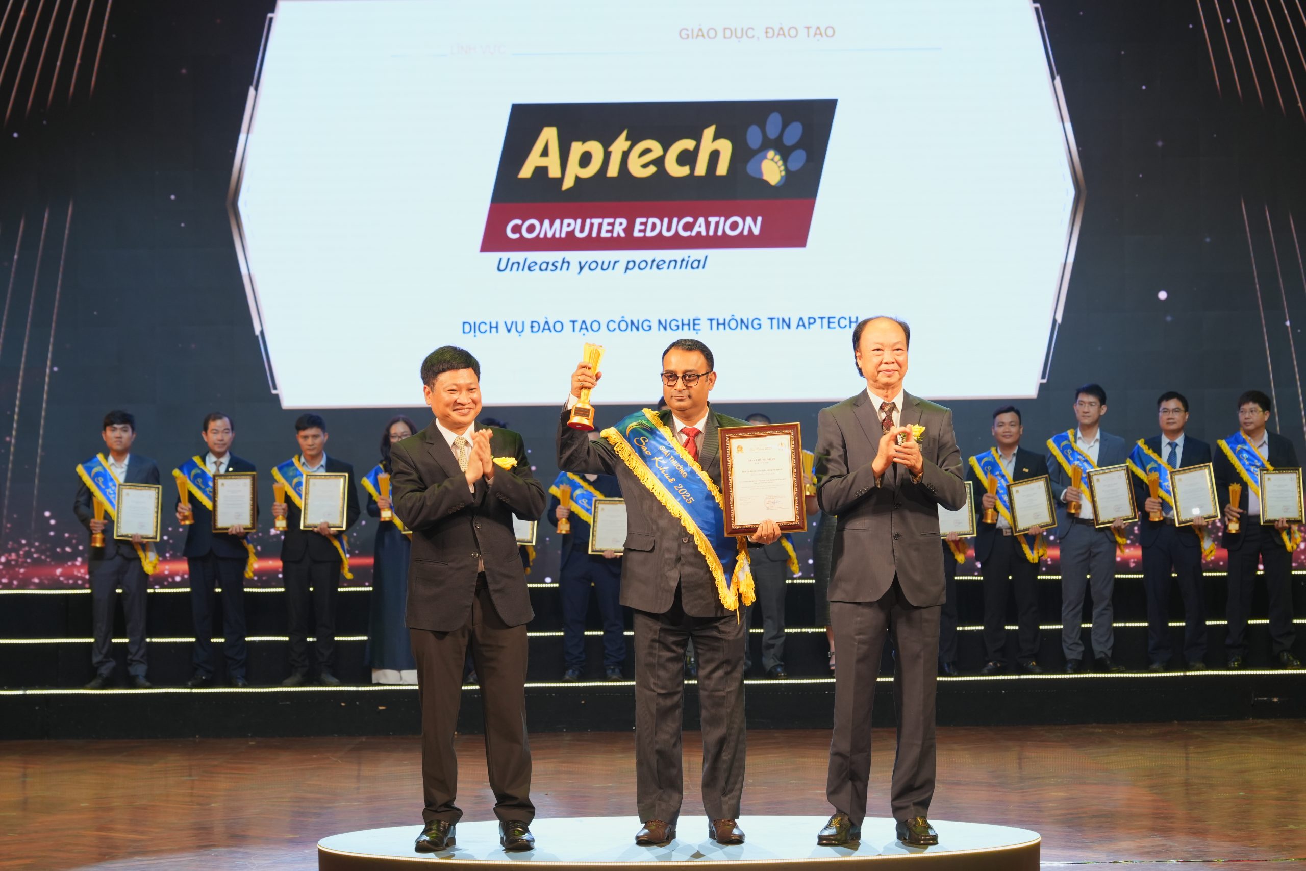 Arena Multimedia vinh dự nhận giải thưởng Sao Khuê 2025 - Ghi nhận đóng góp trong đào tạo sáng tạo nội dung số.