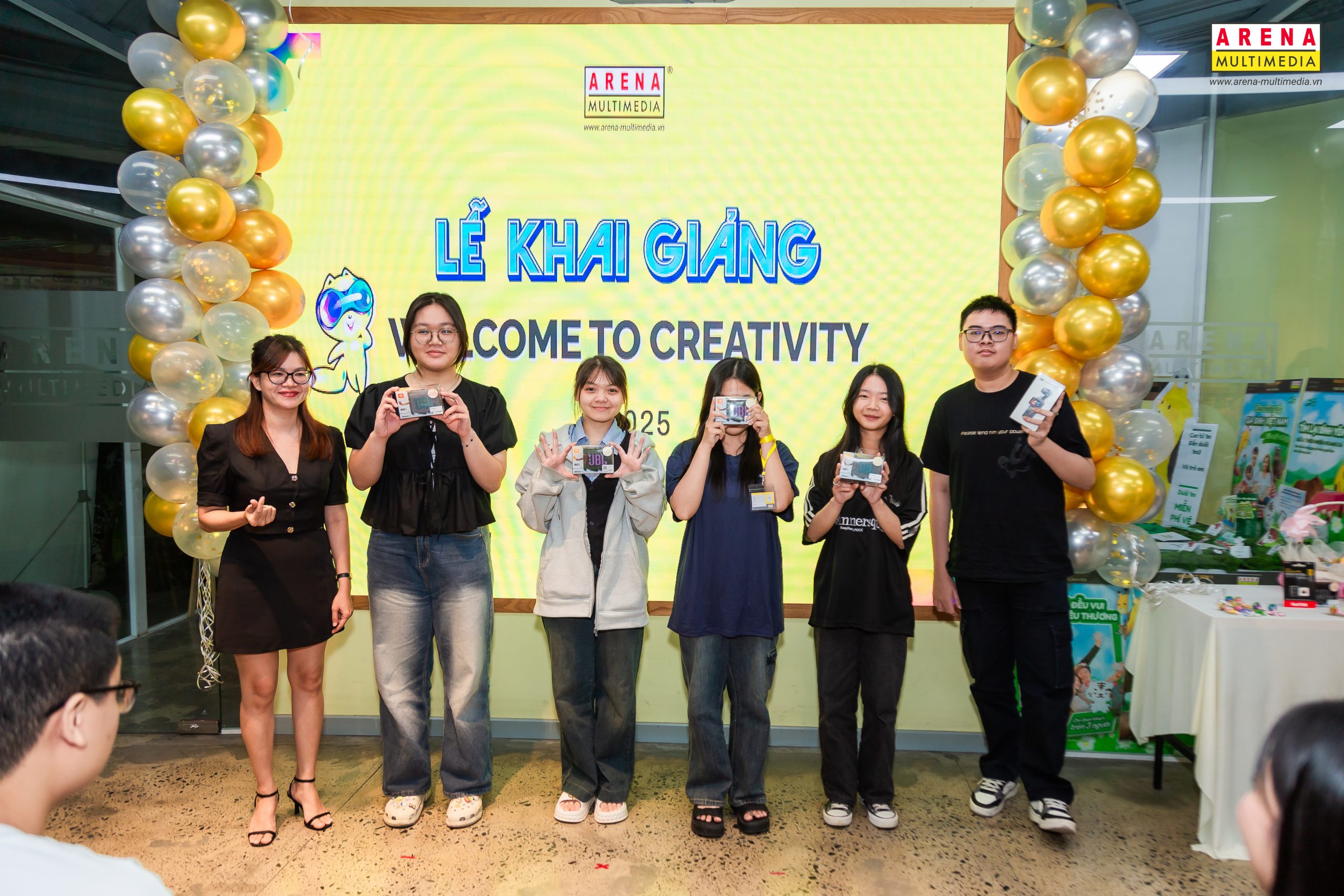 Lễ khai giảng "Welcome To Creativity": Khởi đầu hành trình "Happy Designers" đầy nhiệt huyết Lễ khai giảng "Welcome To Creativity": Khởi đầu hành trình "Happy Designers" đầy nhiệt huyết