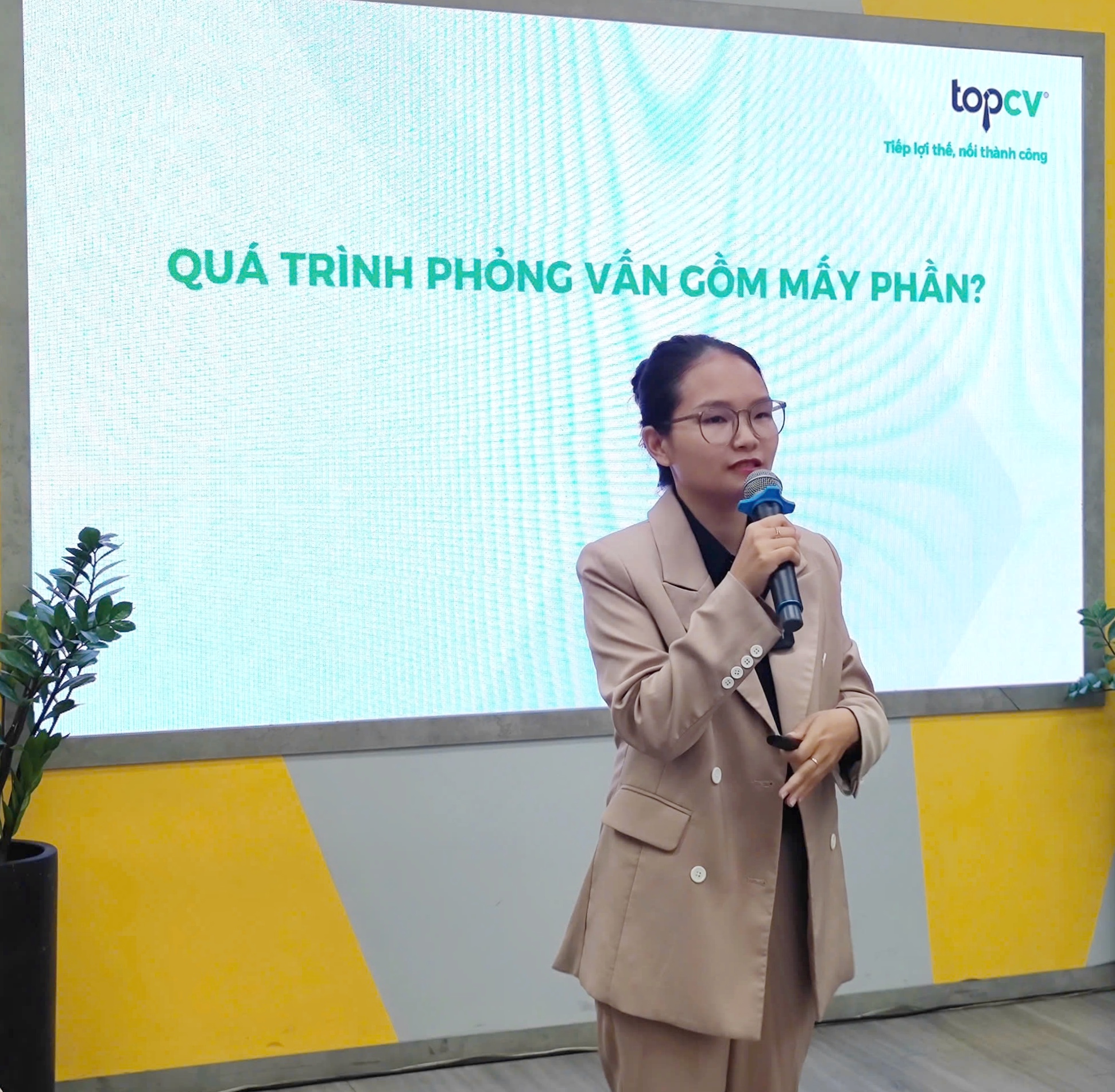Workshop “CV & Portfolio – Gây ấn tượng, mở lối đi": Khơi mở hành trình nghề nghiệp từ những bước chuẩn bị đầu tiên