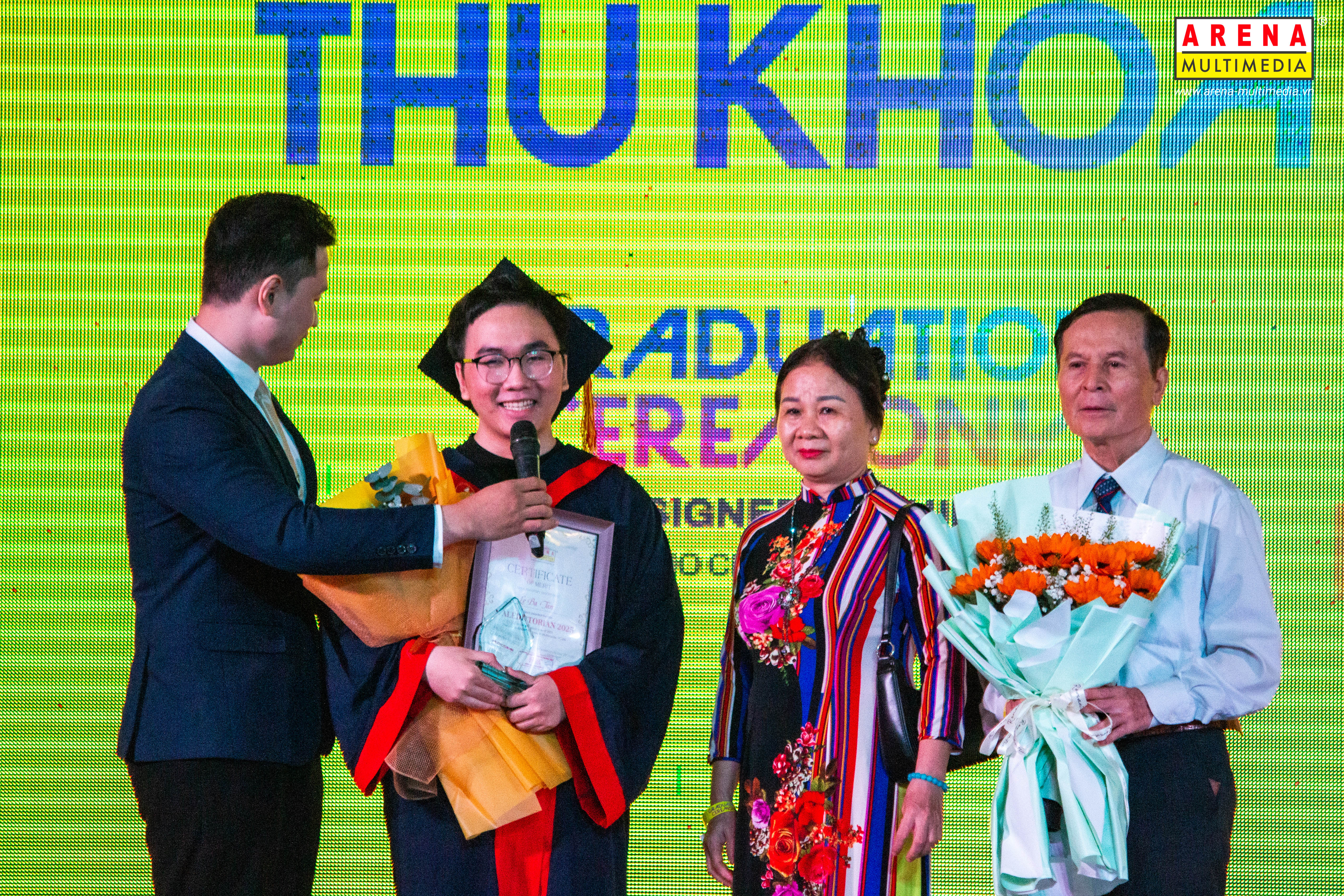 Lễ tốt nghiệp 2025 - DESIGNED TO SHINE: Cùng nhìn lại một chặng đường rực rỡ Lễ tốt nghiệp 2025 - DESIGNED TO SHINE: Cùng nhìn lại một chặng đường rực rỡ